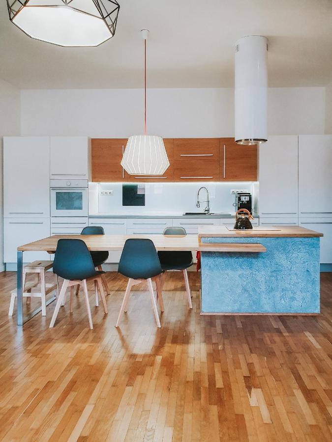 Priestranny Apartman V Centre Kosice Luaran gambar