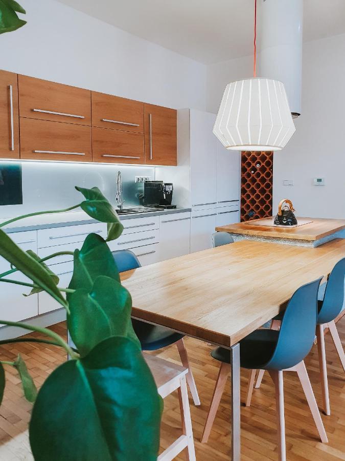 Priestranny Apartman V Centre Kosice Luaran gambar